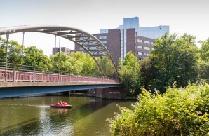 Blick über den Osterbekkanal auf die Alstercity