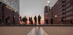 Blick von der Mahatma-Gandhi-Brücke auf die Elbphilharmonie