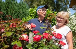 Veronika und Reinhard Herhold im Schrebergarten