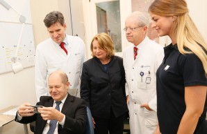 Bürgermeister Olaf Scholz und Gesundheitssenatorin Cornelia Prüfer-Storcks besuchen die Hamburg City Health Study im UKE