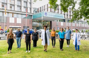 Gruppenfoto (v.l.): Kathleen Schuck, Study Nurse (CTC North), Karim Tölg, Head of Recruitment (CTC North), Dr. Christine Dahlke, Sektion Infektiologie (UKE), Anastasia Kelidou, Head of Clinical Operations (CTC North), Prof. Dr. Marylyn Addo, Leiterin der Infektiologie (UKE), Dr. Saskia Borregaard, Director, Clinical Trial Management (CTC North), Dr. Svenja Hardtke, Sektion Infektiologie (UKE), Anja Gorsler, Study Nurse (CTC North), Dr. Anahita Fathi, Clinician Scientist, Sektion Infektiologie (UKE)