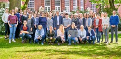 Teamfoto des Instituts und der Poliklinik für Allgemeinmedizin