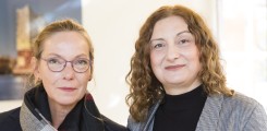 Monica Kramza und Frau Paraschiakou vom Empfang