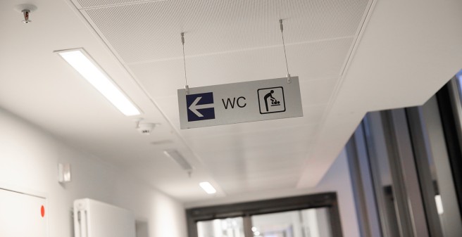 WC mit Wickelraum Hinweisschild 